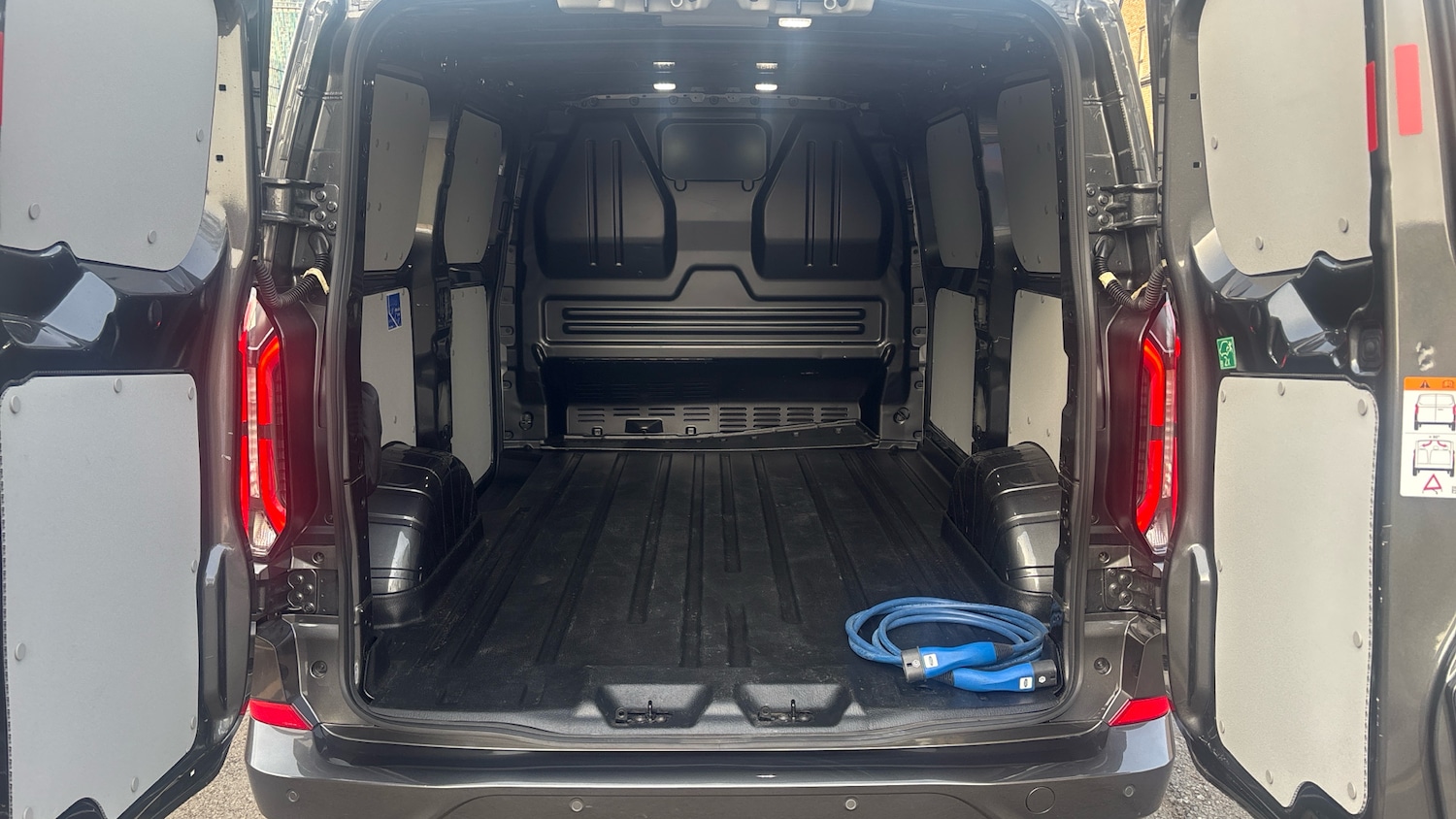 Used Ford Transit Custom 2024 for sale - 77789480: Photo 3