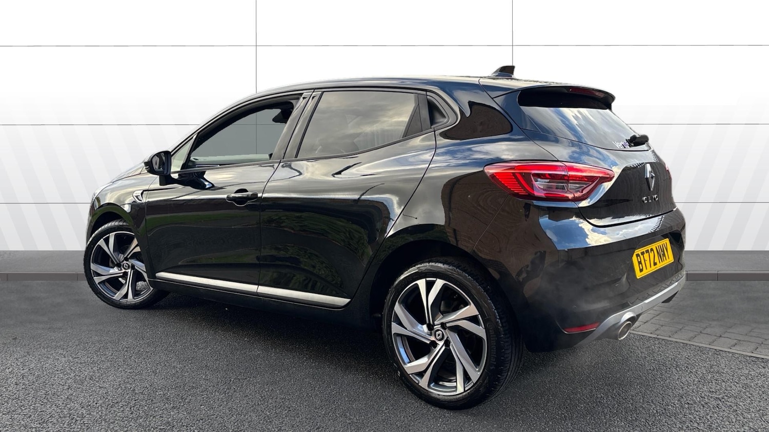 Used Renault Clio 2022 for sale - 76330349: Photo 2