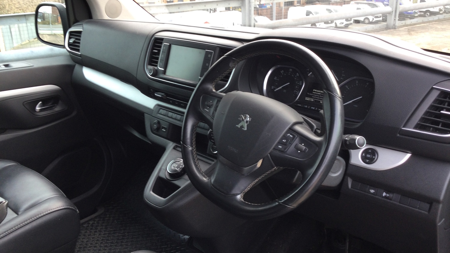 Used Peugeot Traveller 2018 for sale - 77656086: Photo 11