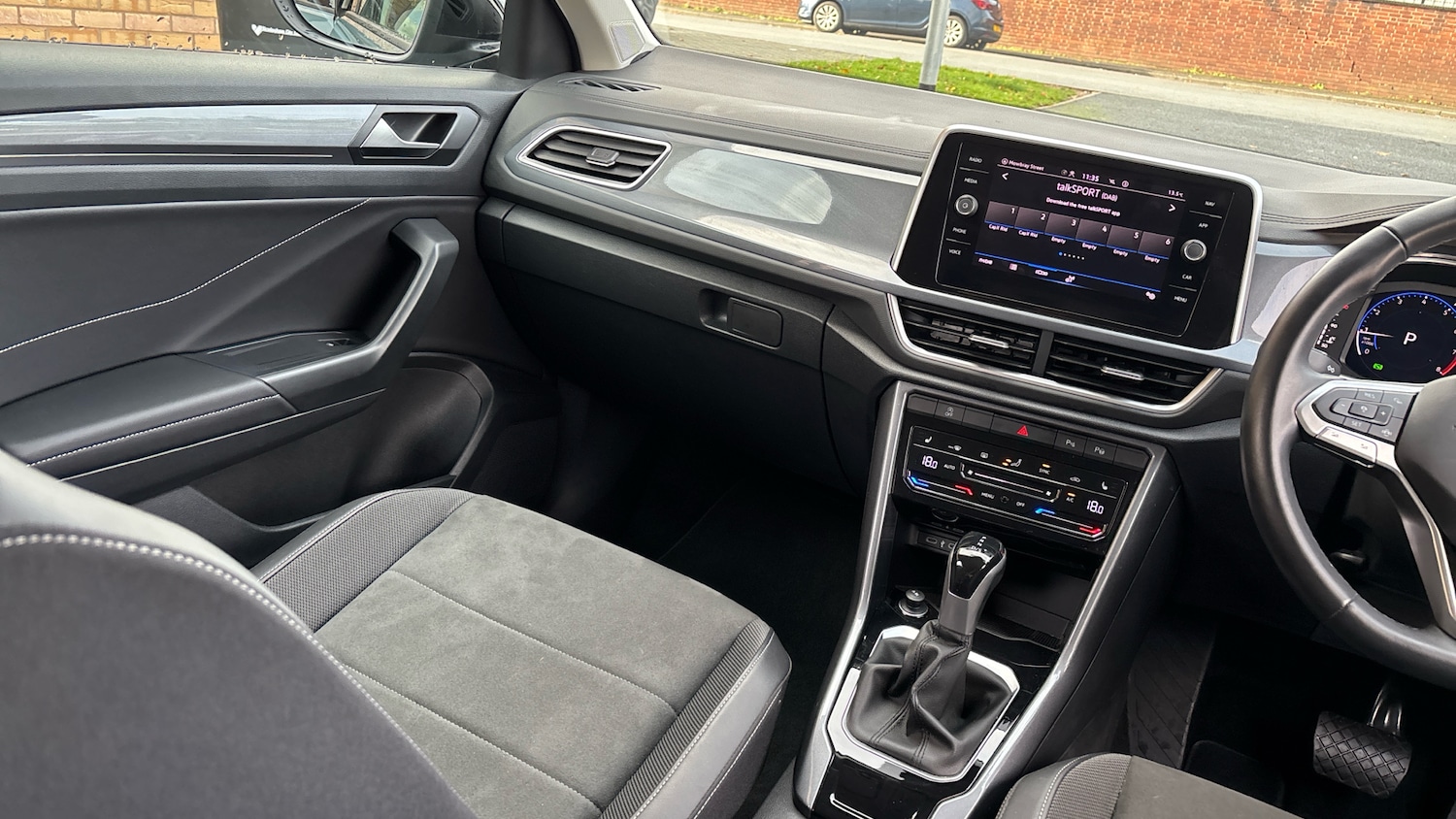 Used Volkswagen T-Roc 2023 for sale - 76577030: Photo 14