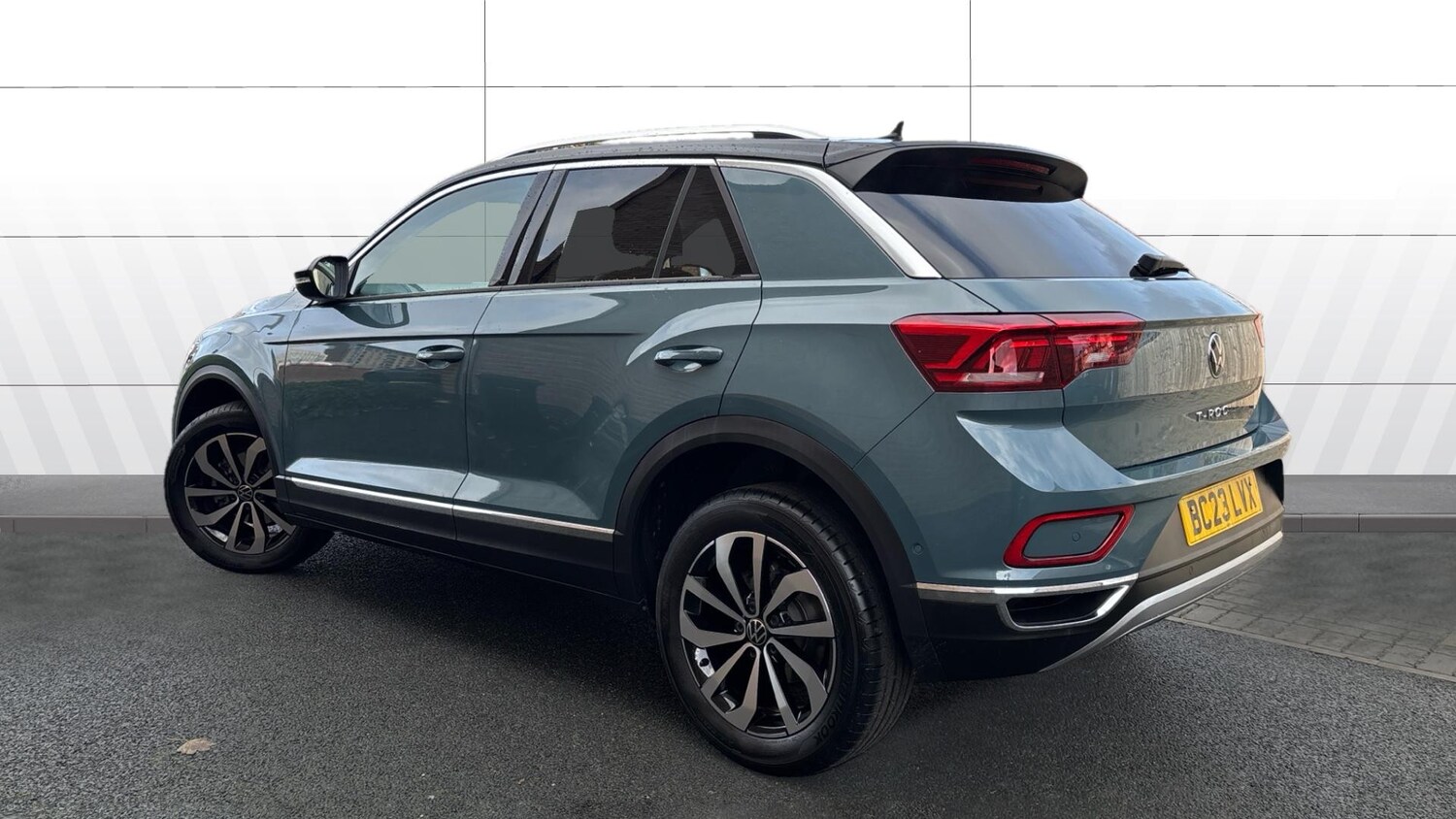 Used Volkswagen T-Roc 2023 for sale - 76577030: Photo 2