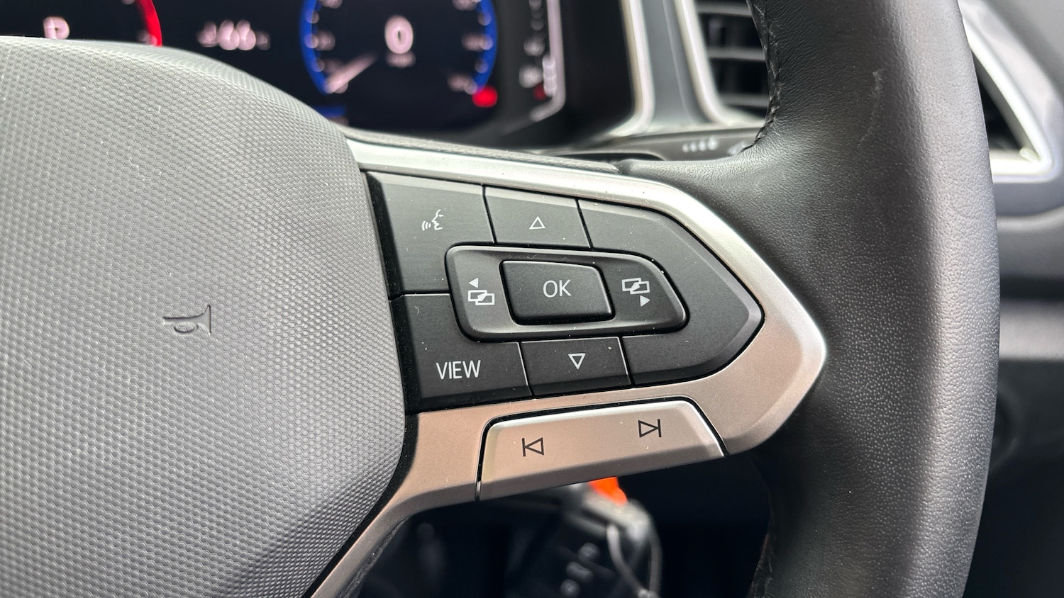 Used Volkswagen T-Roc 2023 for sale - 76577030: Photo 24