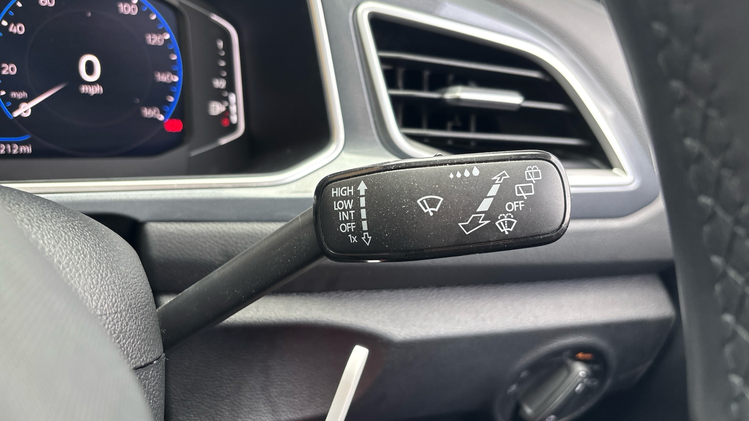 Used Volkswagen T-Roc 2023 for sale - 76577030: Photo 26