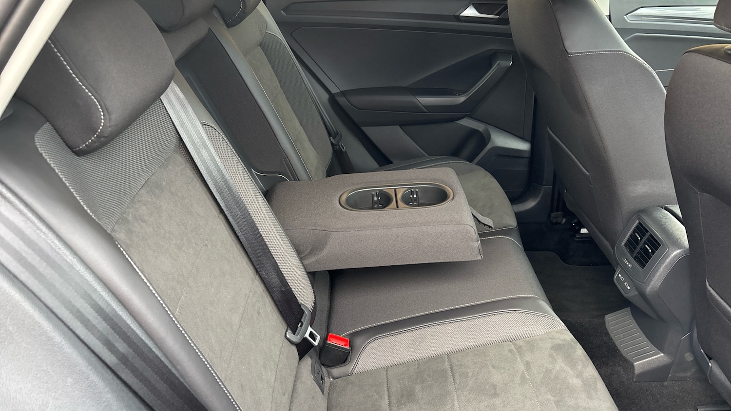 Used Volkswagen T-Roc 2023 for sale - 76577030: Photo 39