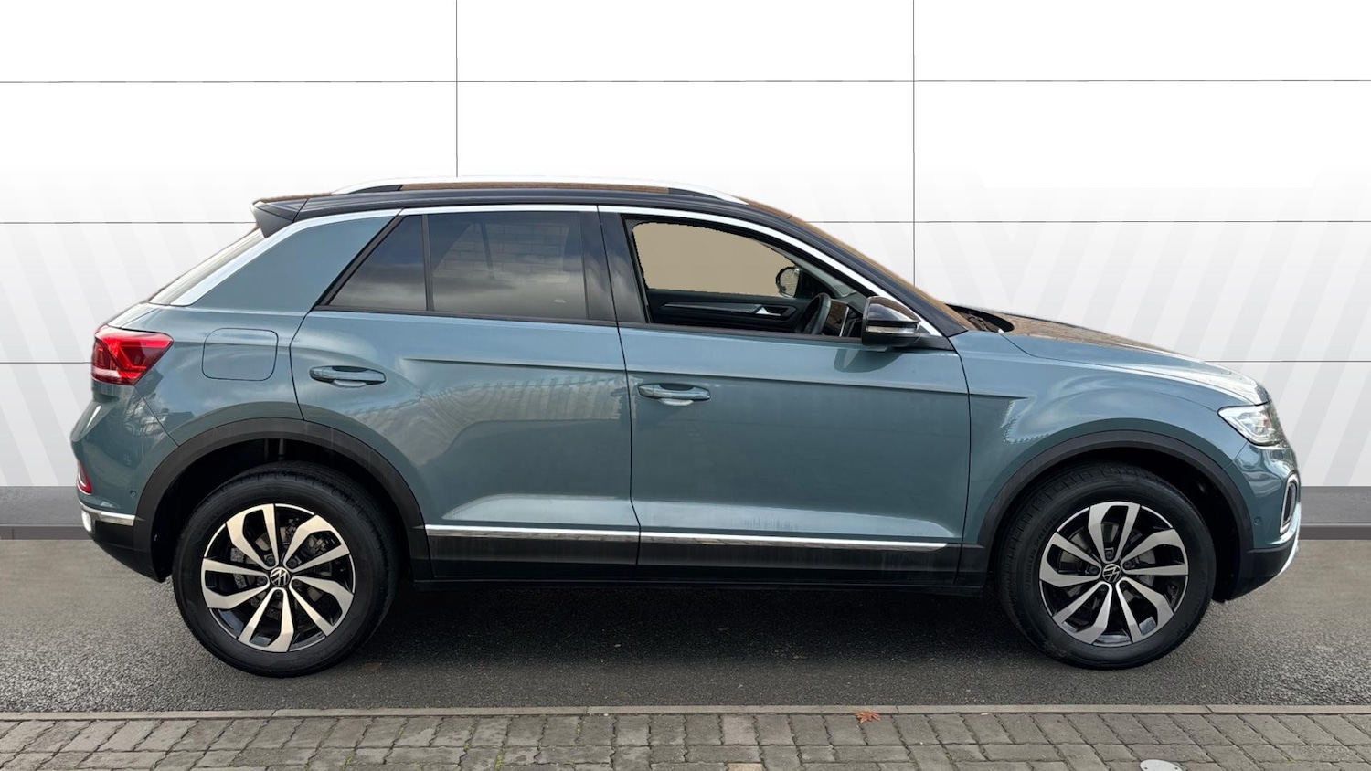 Used Volkswagen T-Roc 2023 for sale - 76577030: Photo 5