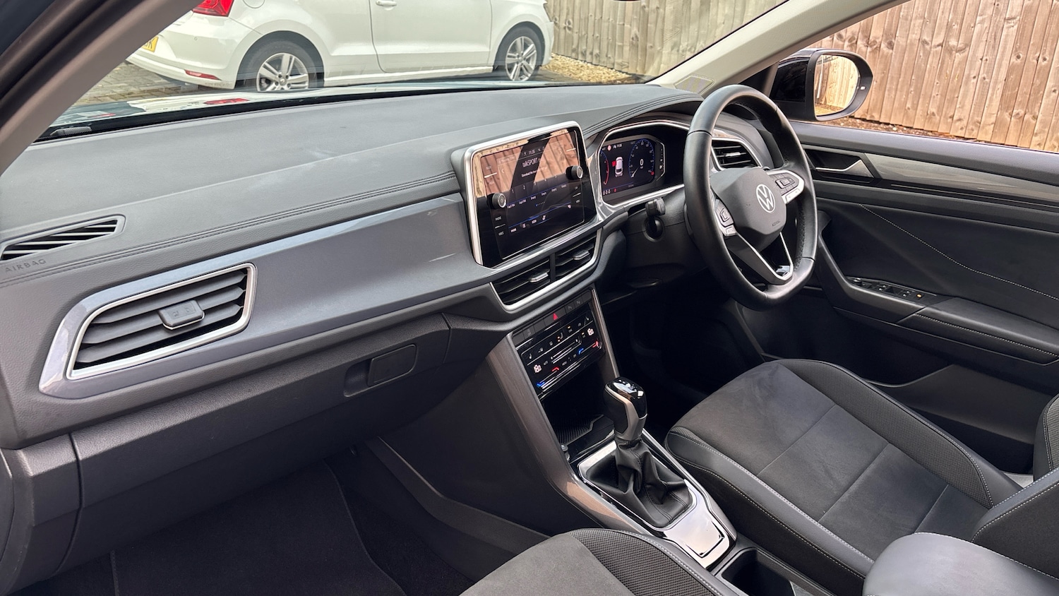 Used Volkswagen T-Roc 2023 for sale - 76577030: Photo 9