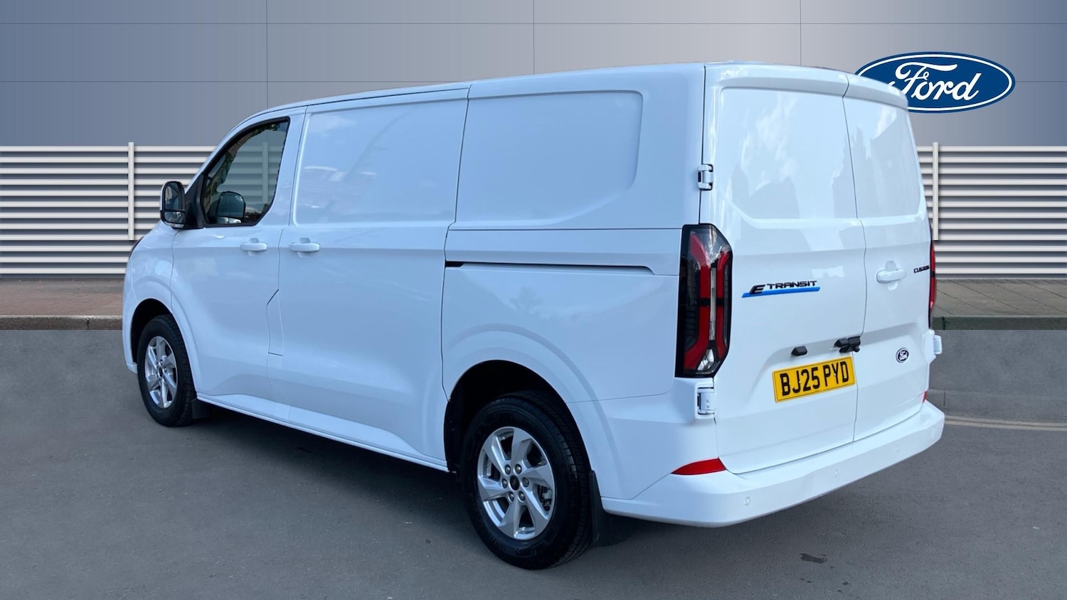 Used Ford Transit Custom 2025 for sale - 76265889: Photo 2