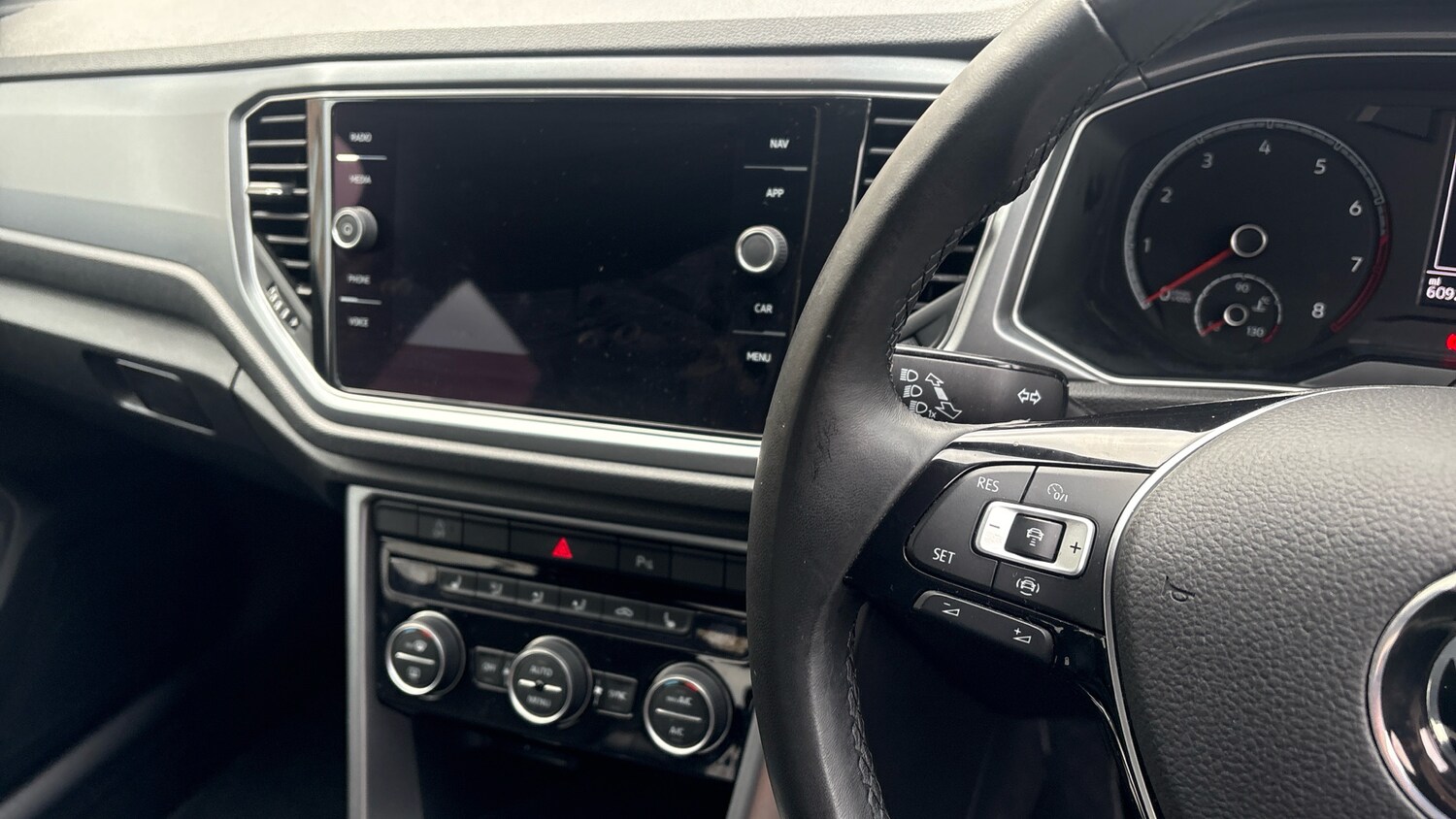 Used Volkswagen T-Roc 2021 for sale - 77651045: Photo 14