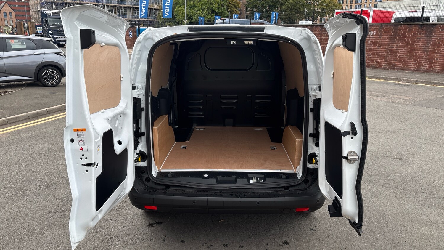 Used Ford Transit Courier 2025 for sale - 76265890: Photo 3