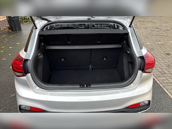 Used Hyundai i20 2020 for sale - 76576507: Photo