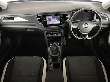 Used Volkswagen T-Roc 2018 for sale - 77678537: Photo