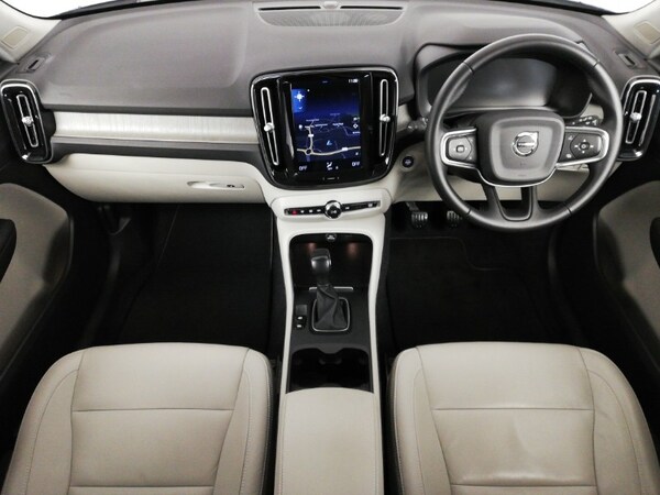 Used Volvo XC40 2020 for sale - 75738219: Photo 2