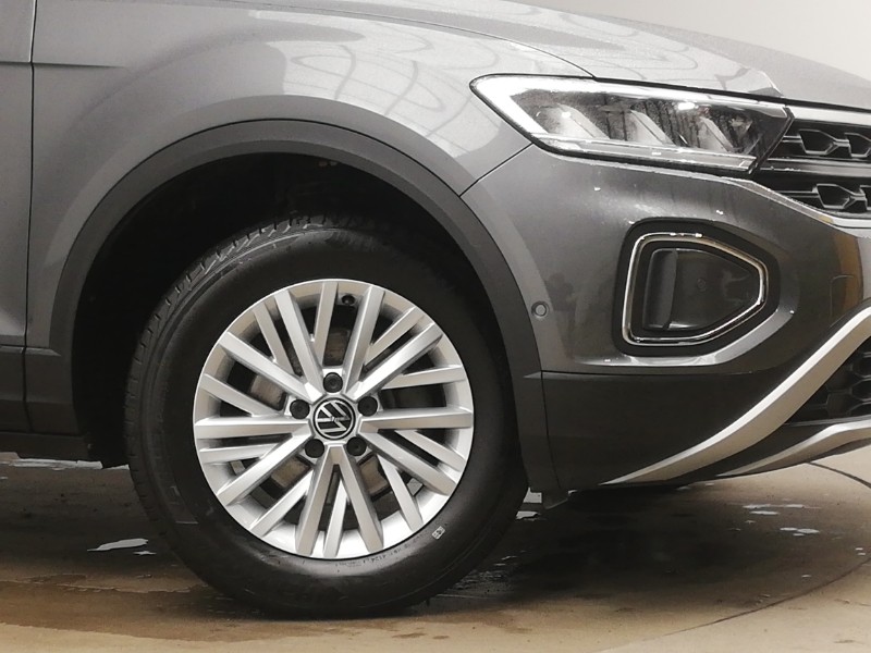 Used Volkswagen T-Roc 2023 for sale - 77689639: Photo 9