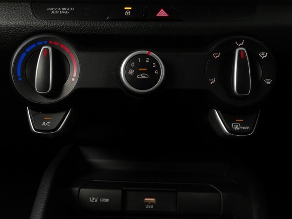 Used Kia Stonic 2022 for sale - 76120860: Photo 13