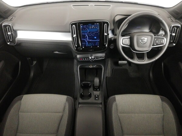 Used Volvo XC40 2024 for sale - 75714944: Photo 2