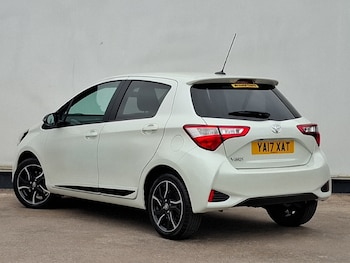 Used Toyota Yaris 2017 for sale - 75837310: Photo