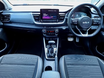 Used Kia Stonic 2024 for sale - 79477523: Photo