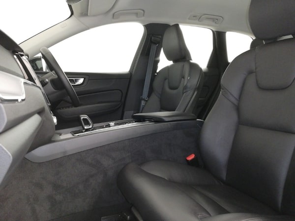 Used Volvo XC60 2023 for sale - 76262179: Photo 5