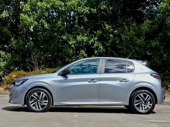 Used Peugeot 208 2023 for sale - 79420340: Photo