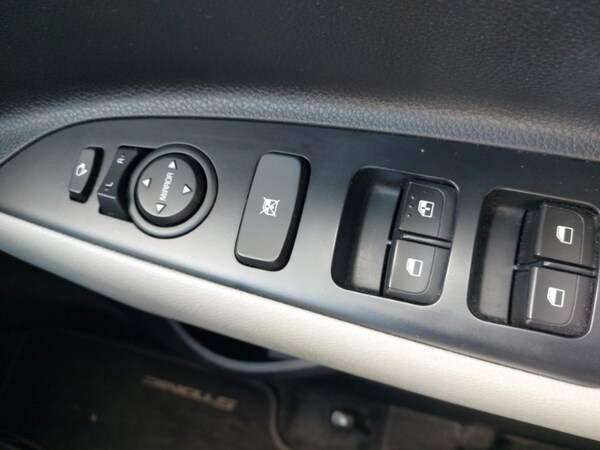 Used Kia Stonic 2018 for sale - 76221059: Photo 13