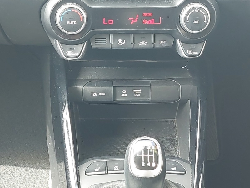 Used Kia Stonic 2018 for sale - 76393231: Photo 11