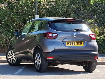 Used Renault Captur 2018 for sale - 79443540: Photo