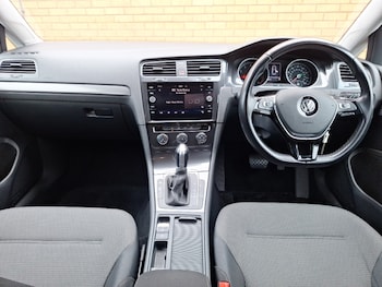 Used Volkswagen Golf 2018 for sale - 77771627: Photo