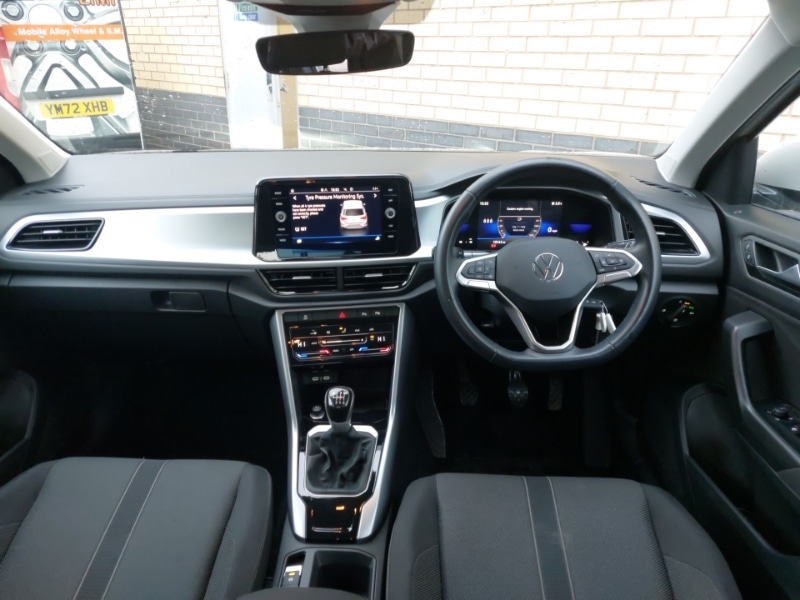 Used Volkswagen T-Roc 2023 for sale - 77433011: Photo 2