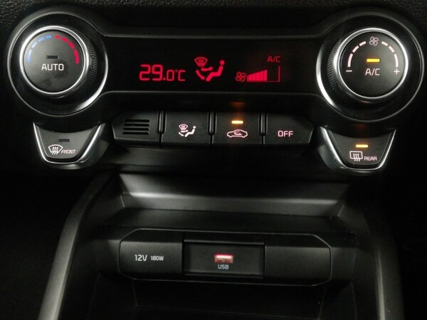 Used Kia Stonic 2023 for sale - 76054781: Photo 16