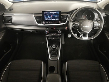 Used Kia Stonic 2023 for sale - 76054781: Photo 2