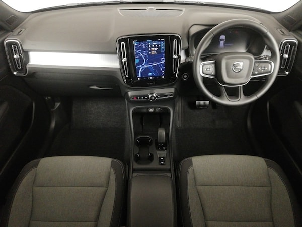 Used Volvo XC40 2024 for sale - 76282331: Photo 2