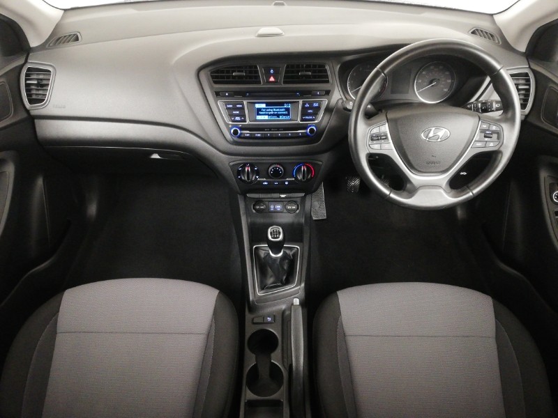 Used Hyundai i20 2015 for sale - 76354855: Photo 2