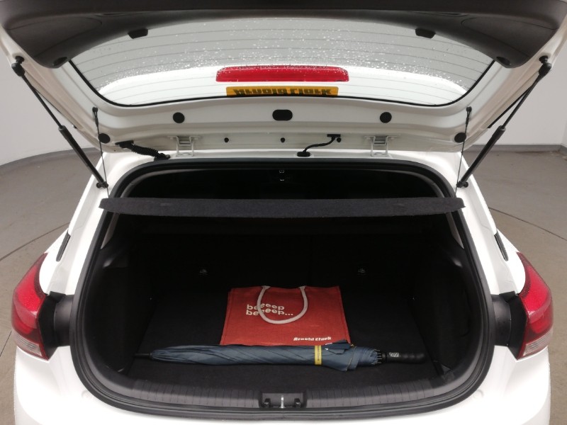 Used Hyundai i20 2015 for sale - 76354855: Photo 8