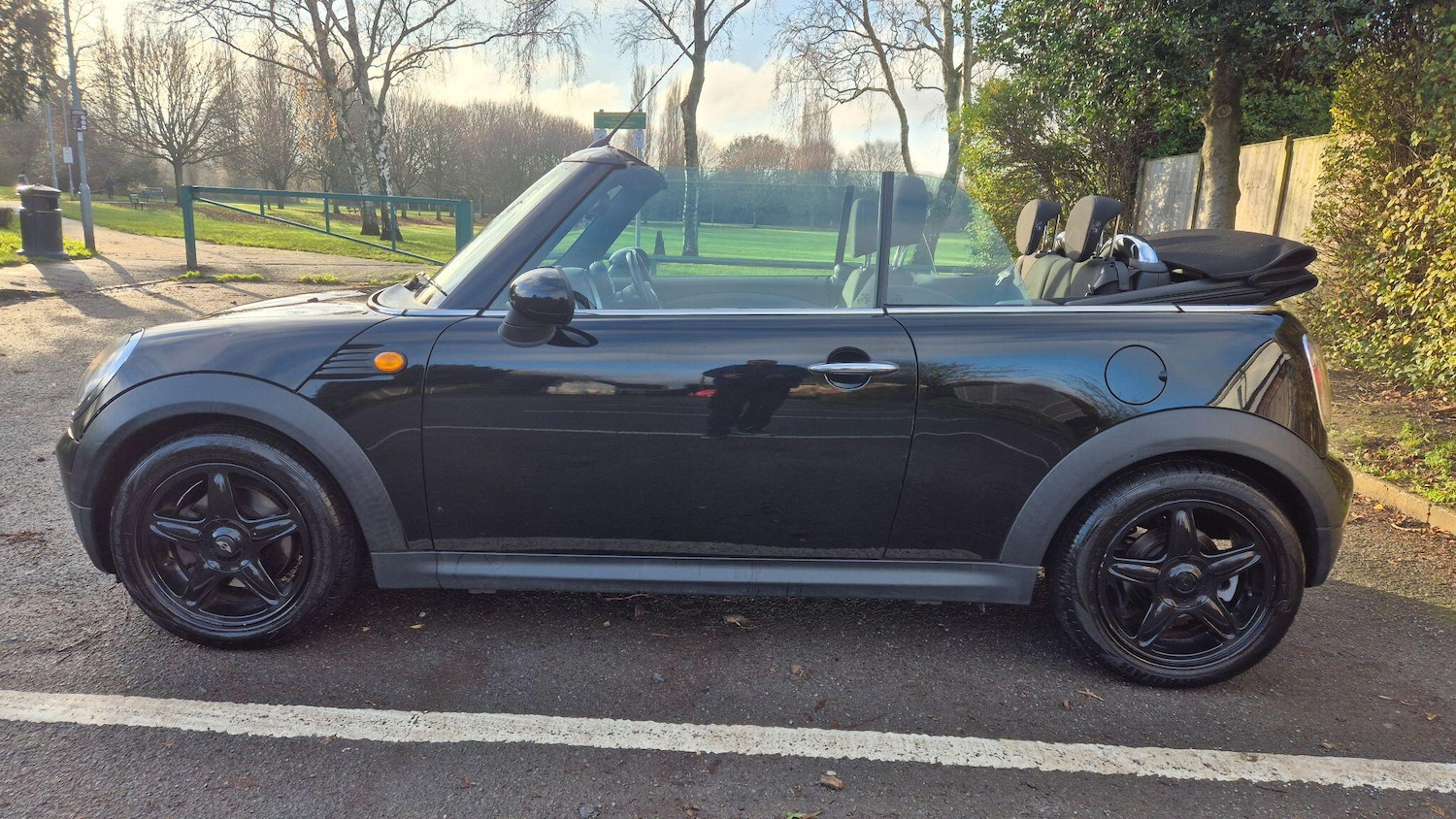 Used MINI Convertible 2009 for sale - 77253635: Photo 4
