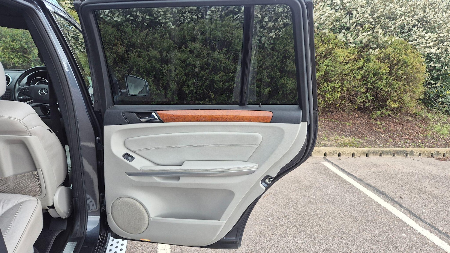 Used Mercedes-Benz GL Class 2010 for sale - 78048014: Photo 29