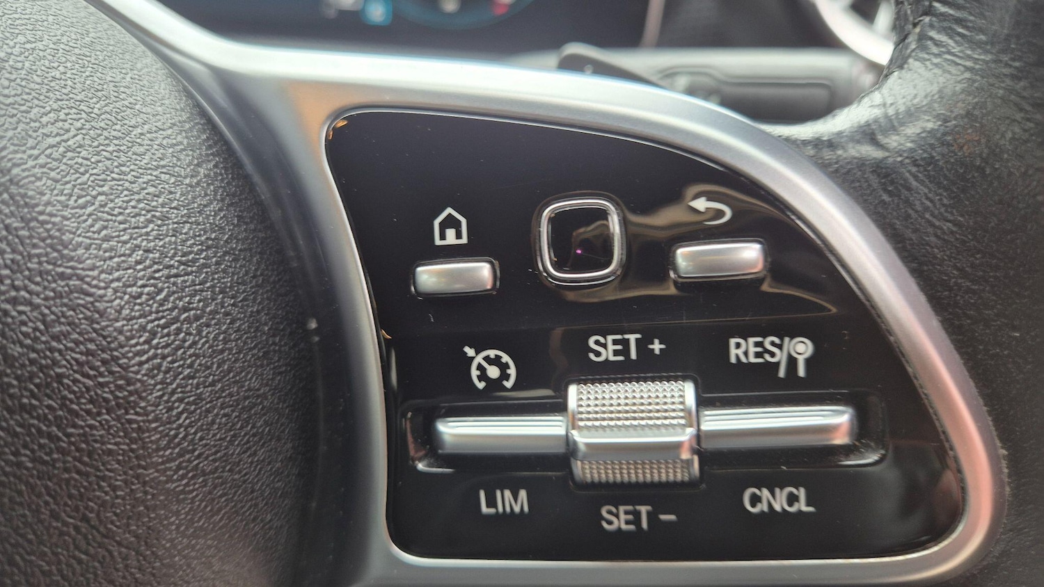 Used Mercedes-Benz A-Class 2018 for sale - 77633733: Photo 9