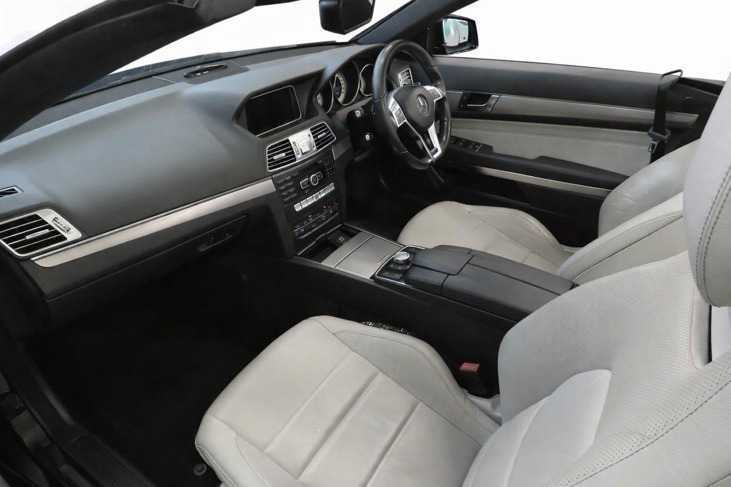 Used Mercedes-Benz E Class for sale - 78136242: Photo 2