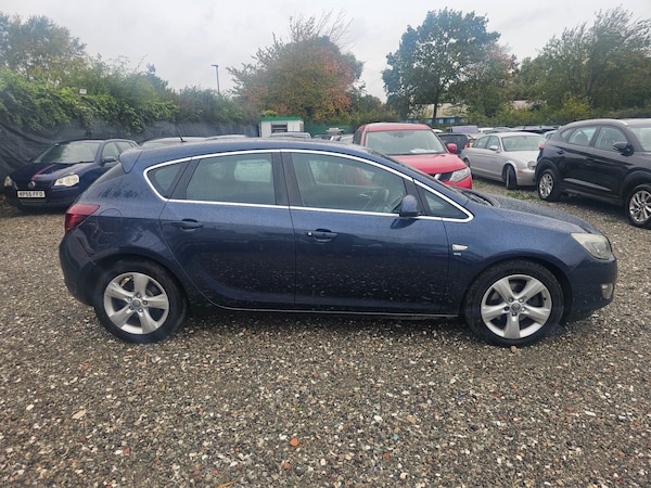 Used Vauxhall Astra 2011 for sale - 76163771: Photo 2