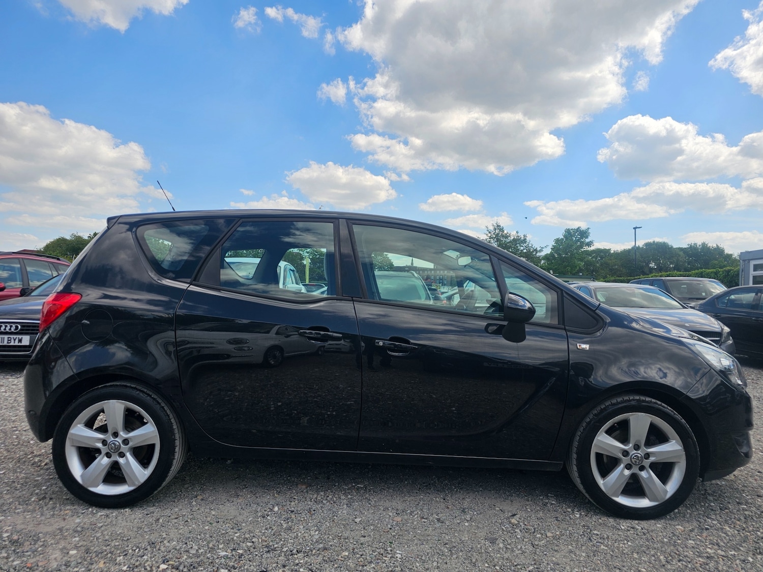 Used Vauxhall Meriva 2015 for sale - 76822041: Photo 2