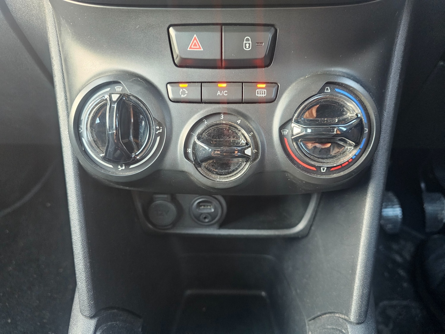 Used Peugeot 208 2014 for sale - 77162119: Photo 15