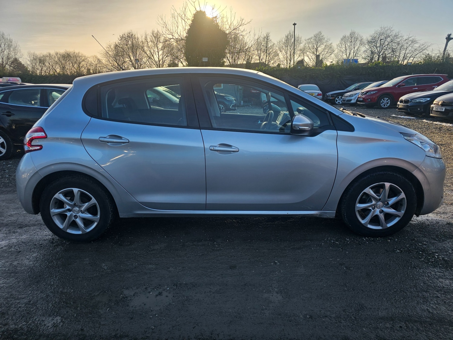 Used Peugeot 208 2014 for sale - 77162119: Photo 8