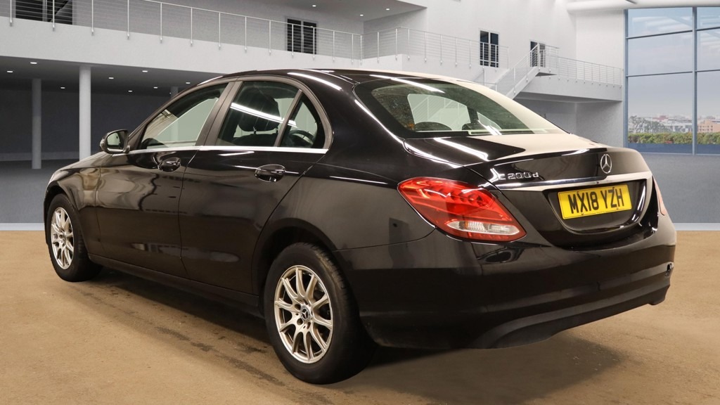 Used Mercedes-Benz C Class 2018 for sale - 76627299: Photo 2