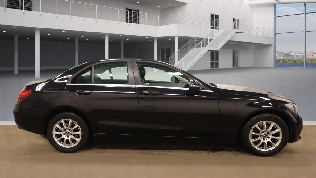 Used Mercedes-Benz C Class 2018 for sale - 76627299: Photo 3