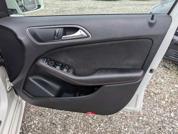 Used Mercedes-Benz B-Class 2015 for sale - 72877413: Photo 11