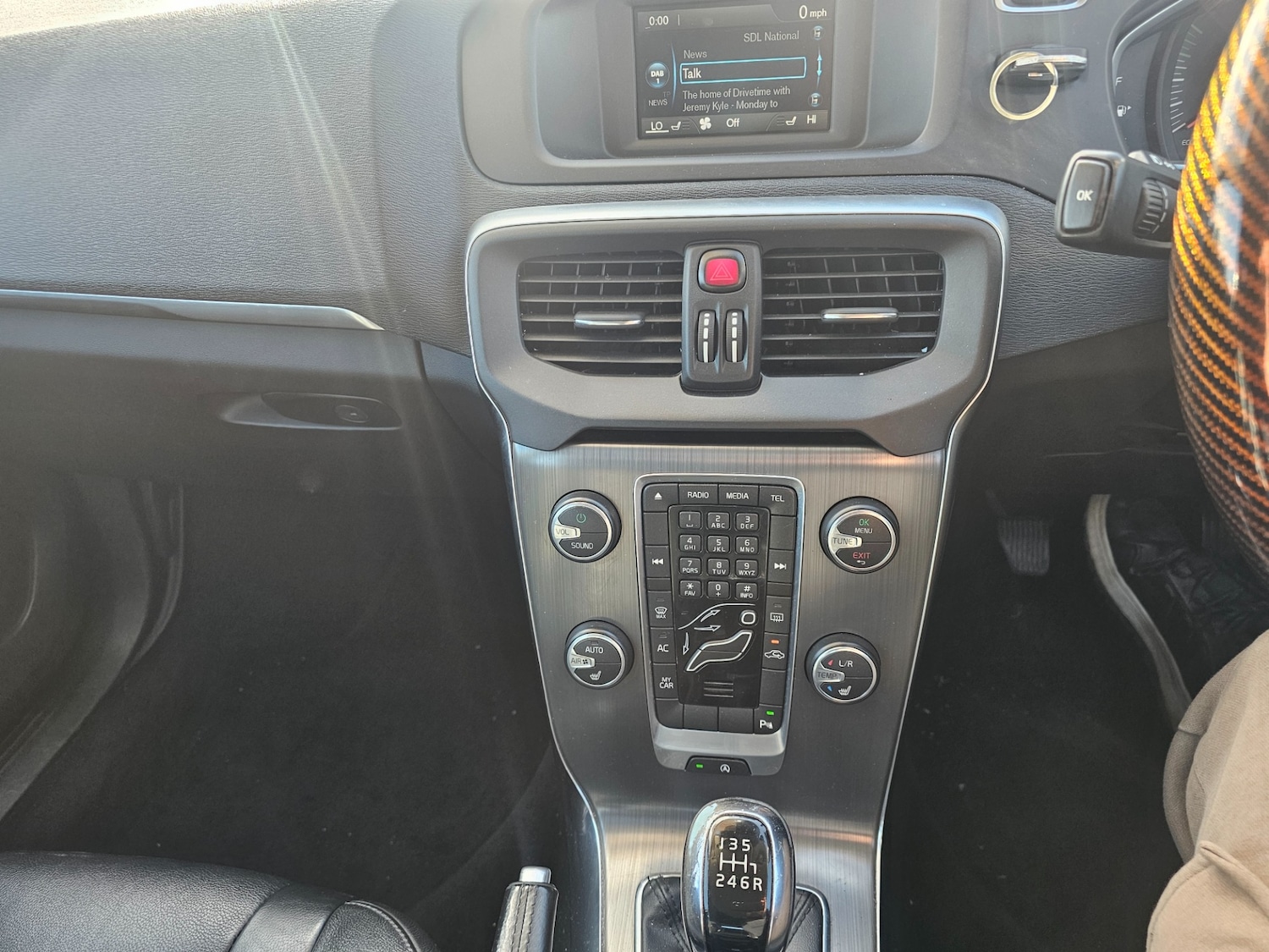 Used Volvo V40 2016 for sale - 74872863: Photo 11