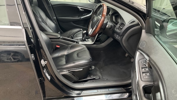 Used Volvo V40 2016 for sale - 74872863: Photo 7