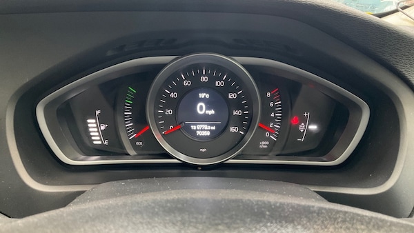 Used Volvo V40 2016 for sale - 74872863: Photo 8