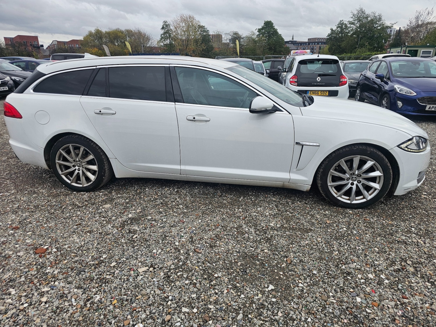 Used Jaguar XF 2013 for sale - 76430447: Photo 2