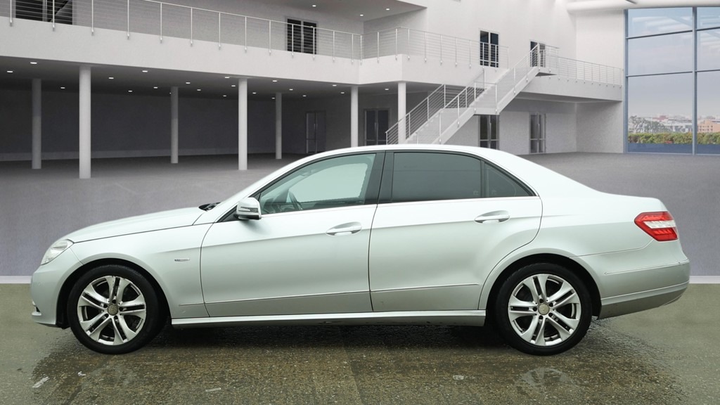 Used Mercedes-Benz E Class 2011 for sale - 77465148: Photo 7