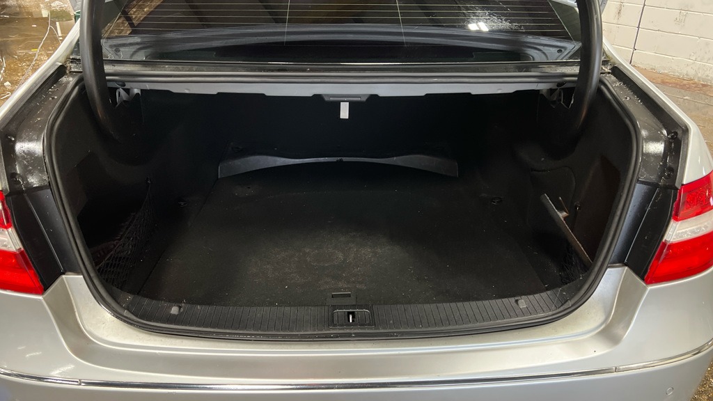 Used Mercedes-Benz E Class 2011 for sale - 77465148: Photo 8